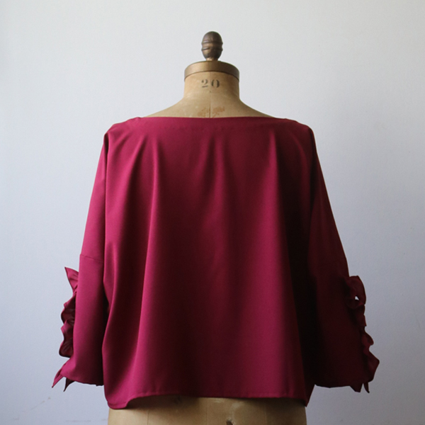 ■最終SALE■　涼やか　とろみ素材でつくる　上品な大人甘め　フリル袖　ゆったり身幅 シャツ　ブラウス　渋レッド H74A 23区 L(ニジュウサンク trois 上品レディに格上げ。シアー短丈とろみブラウス | yakkoの「鶴屋で発見！」｜食品