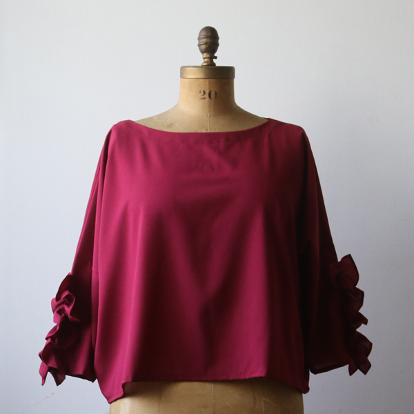 ■最終SALE■　涼やか　とろみ素材でつくる　上品な大人甘め　フリル袖　ゆったり身幅 シャツ　ブラウス　渋レッド H74A 23区 L(ニジュウサンク trois 上品レディに格上げ。シアー短丈とろみブラウス | yakkoの「鶴屋で発見！」｜食品