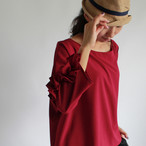 ■最終SALE■　涼やか　とろみ素材でつくる　上品な大人甘め　フリル袖　ゆったり身幅 シャツ　ブラウス　渋レッド H74A 23区 L(ニジュウサンク trois 上品レディに格上げ。シアー短丈とろみブラウス | yakkoの「鶴屋で発見！」｜食品