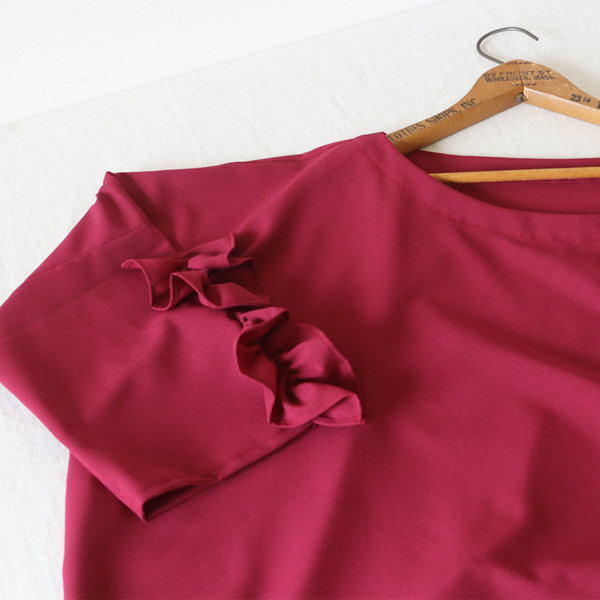 ■最終SALE■　涼やか　とろみ素材でつくる　上品な大人甘め　フリル袖　ゆったり身幅 シャツ　ブラウス　渋レッド H74A 23区 L(ニジュウサンク trois 上品レディに格上げ。シアー短丈とろみブラウス | yakkoの「鶴屋で発見！」｜食品