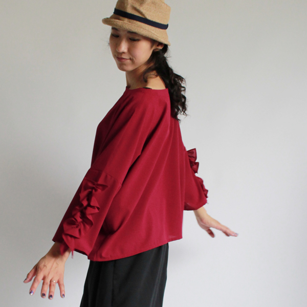 ■最終SALE■　涼やか　とろみ素材でつくる　上品な大人甘め　フリル袖　ゆったり身幅 シャツ　ブラウス　渋レッド H74A 23区 L(ニジュウサンク trois 上品レディに格上げ。シアー短丈とろみブラウス | yakkoの「鶴屋で発見！」｜食品