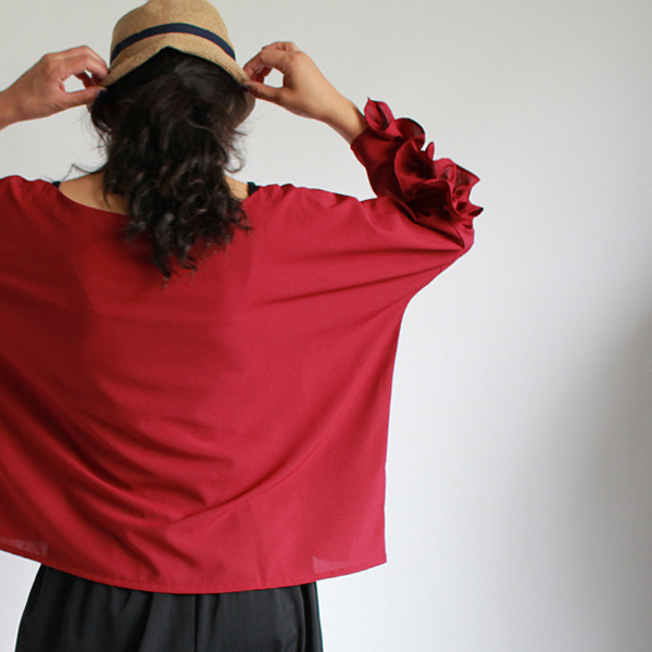 ■最終SALE■　涼やか　とろみ素材でつくる　上品な大人甘め　フリル袖　ゆったり身幅 シャツ　ブラウス　渋レッド H74A 23区 L(ニジュウサンク trois 上品レディに格上げ。シアー短丈とろみブラウス | yakkoの「鶴屋で発見！」｜食品