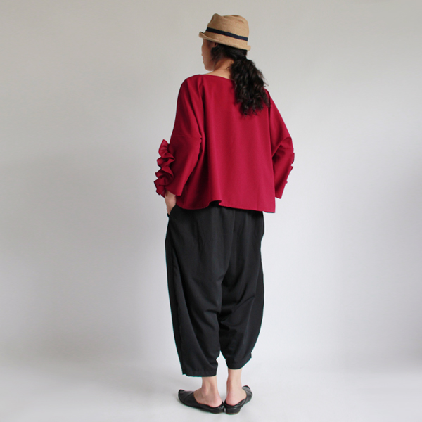 ■最終SALE■　涼やか　とろみ素材でつくる　上品な大人甘め　フリル袖　ゆったり身幅 シャツ　ブラウス　渋レッド H74A 23区 L(ニジュウサンク trois 上品レディに格上げ。シアー短丈とろみブラウス | yakkoの「鶴屋で発見！」｜食品