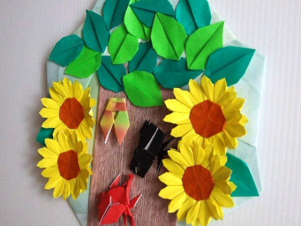 折り紙リース 壁面 ハンドメイド 夏休み ひまわり 昆虫 8月 折り紙 千代紙 売買されたオークション情報 Yahooの商品情報をアーカイブ公開 オークファン Aucfan Com