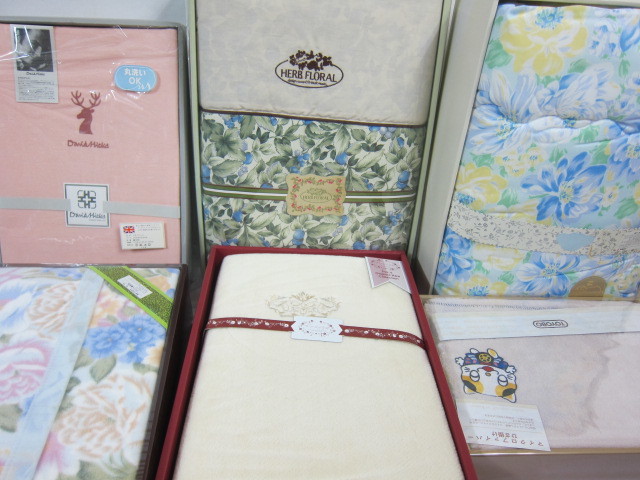 180801J　 ☆★　おまとめ　毛布　ウール混布団　シーツ　ひざ掛け　等　6点セット　東洋紡　西川　Danid Hicks　等　未使用　　★☆_1