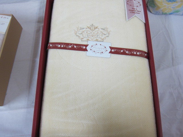 180801J　 ☆★　おまとめ　毛布　ウール混布団　シーツ　ひざ掛け　等　6点セット　東洋紡　西川　Danid Hicks　等　未使用　　★☆_4