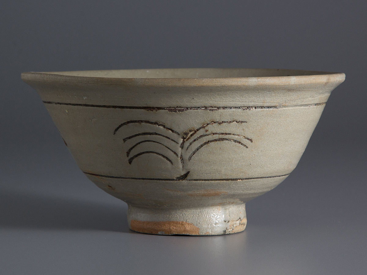 李朝 蛇韻律 Antique 朝鮮 - 白磁台付碗（1392–1897 白磁 本店-WEBSHOP 