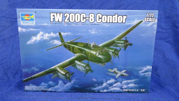 228 A4 01639 トランペッター 1/72ドイツ軍 Fw200C-8 コンドル