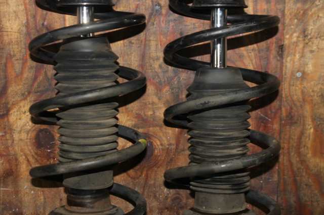 MPV LY3P 左右フロントストラット オイル漏れ無し ガタ無し！