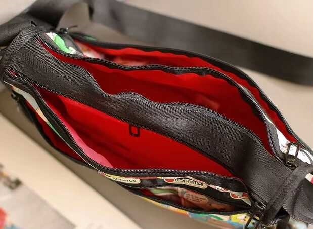 モールのページ 新品実用バックレスポートサックショルダーバック動物 