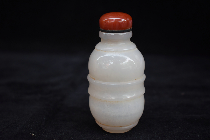 貴重 本物和田白玉 土沁 手彫 梅紋 清代 大型 鼻煙壺 薬