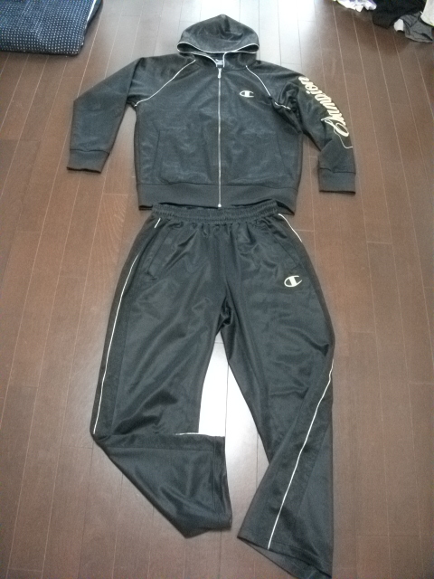 チャンピオンセットアップジャージ上下黒金championパーカーフードありブラックゴールドl刺繍スリット糸 チャンピオン 売買されたオークション情報 Yahooの商品情報をアーカイブ公開 オークファン Aucfan Com