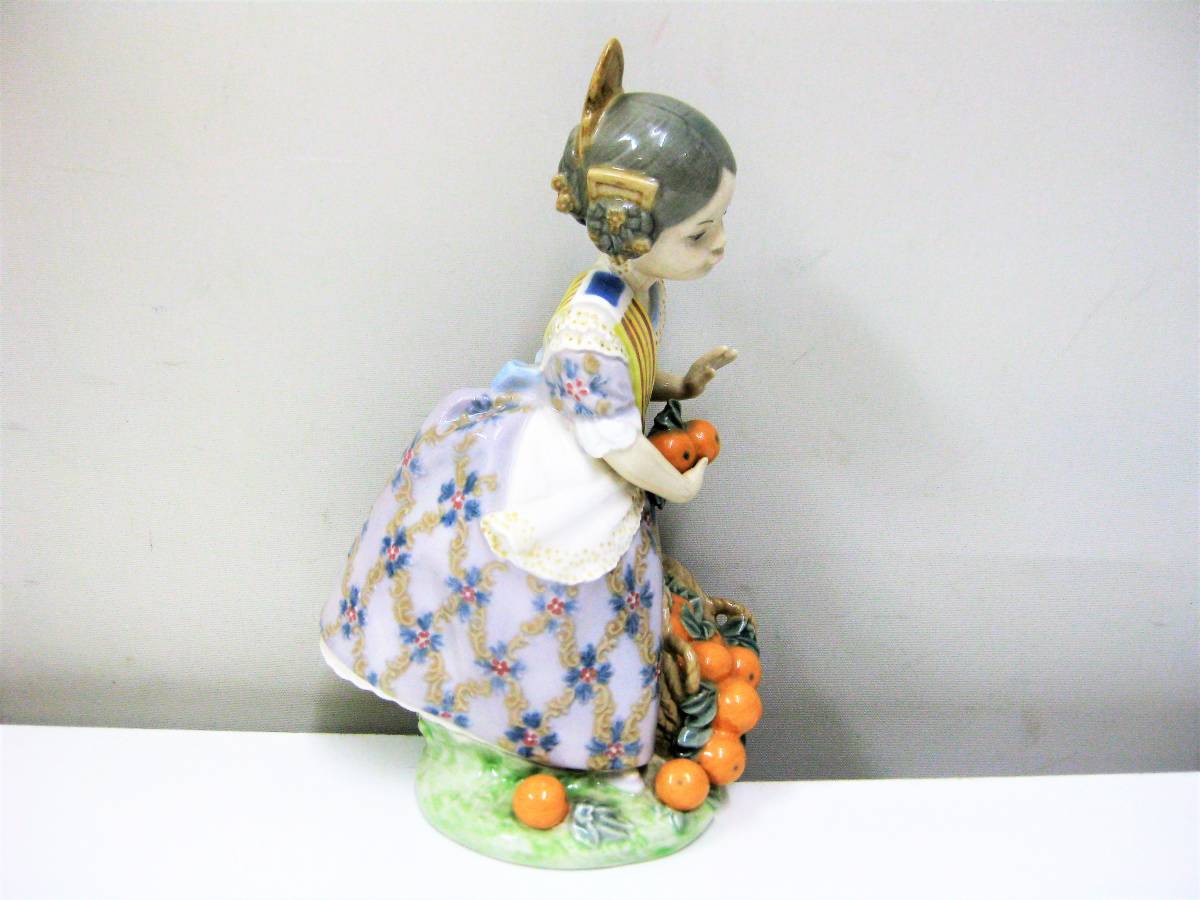 リアドロ LLADRO フュギュリン 果実を持つ女性 ○ 陶器人形 スペイン 