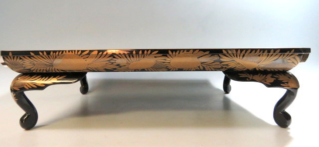 航】特別出品 中国古玩 極上『大明宣徳年製』 款 本堆朱 花文漆彫 飾皿