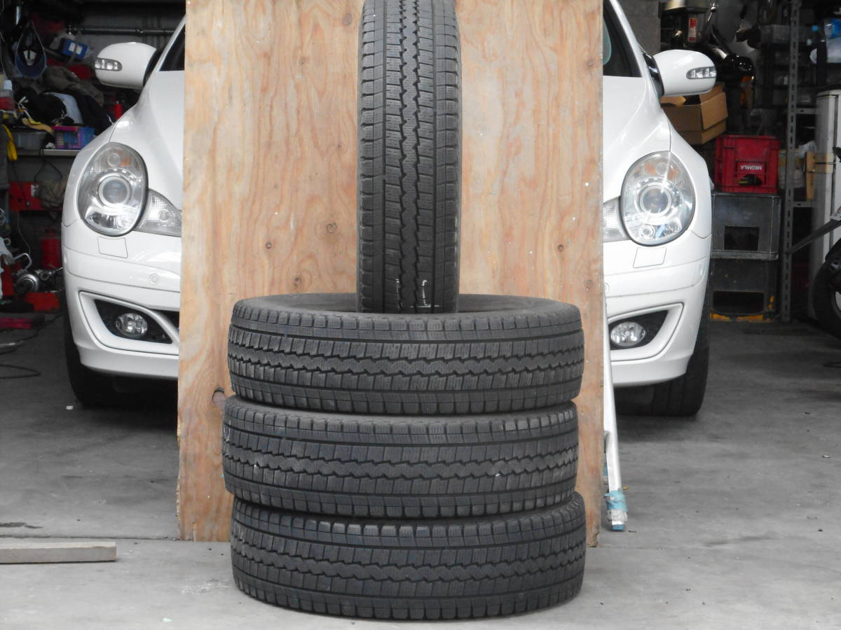 中古激安タイヤ DUNLOP WINTER MAXX 195/80R15 107/105L 4本
