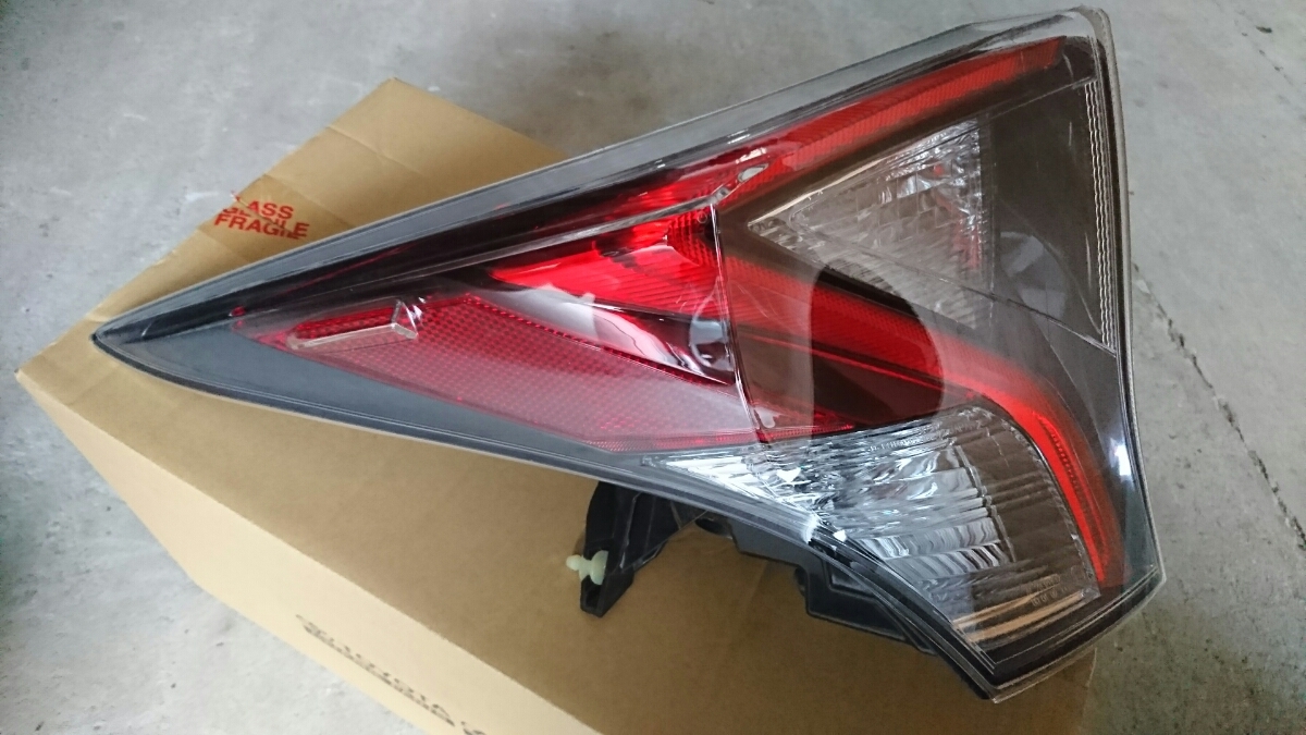 プリウス50 プリウス ZVW50 純正 テールランプ 左右セット テール