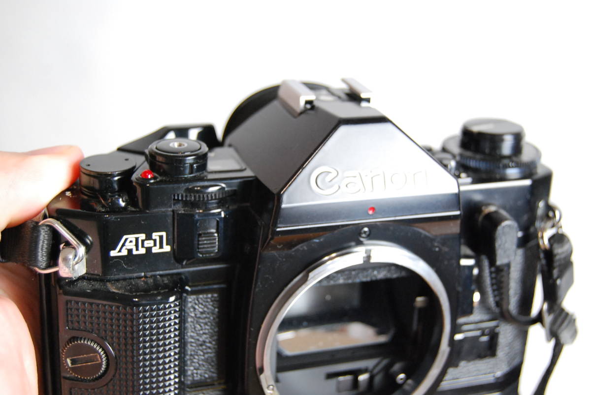 動作未確認・ジャンク Canon(キャノン)A-1 フィルムカメラ FDレンズ28mm 1:2.8 フード・パワーワインダー・データバック付き