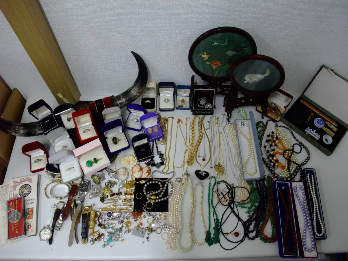 遺品整理等 大量 アクセサリー ネックレス 指輪 タイピン ブローチ