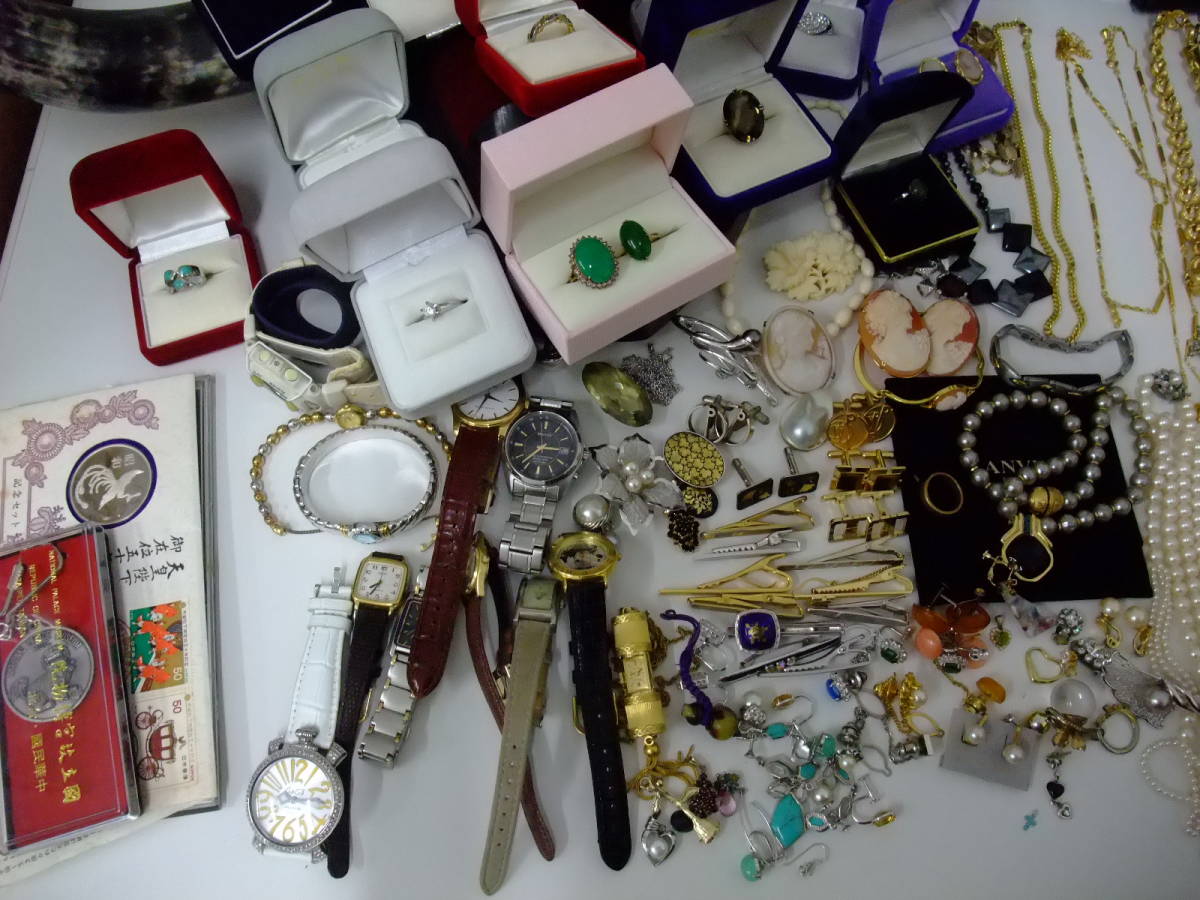 遺品整理等 大量 アクセサリー ネックレス 指輪 タイピン ブローチ