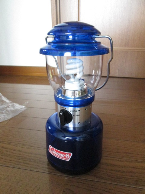 人気SALE，限定SALE コールマン リバーシブル テントランタン 7W 170-9292 ブルースケルトン 影になりにくい 蛍光灯電池式ランタン 吊す事も出来る 170-9292(蛍光灯)｜売買されたオークション情報、yahooの商品情報を 電池式、バッテリーランタン