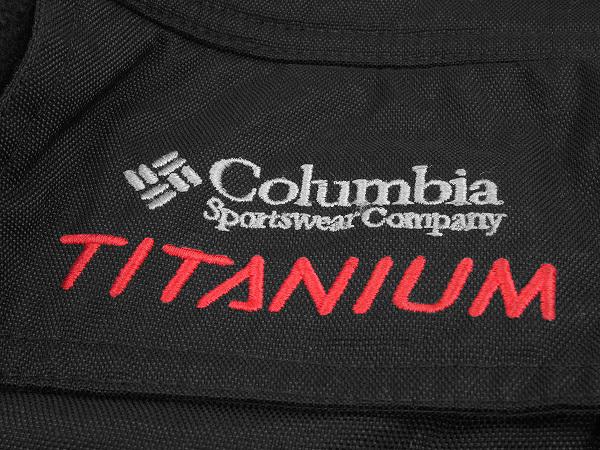 美品★Columbia*コロンビア★TITANIUM★黒★秋冬★ロゴ刺繍★ジップアップ★フリース*デザインジャケット★M～Lサイズ相当/メンズ コロンビア Columbia TITANIUM ダウンジャケット チタニウム カーゴ