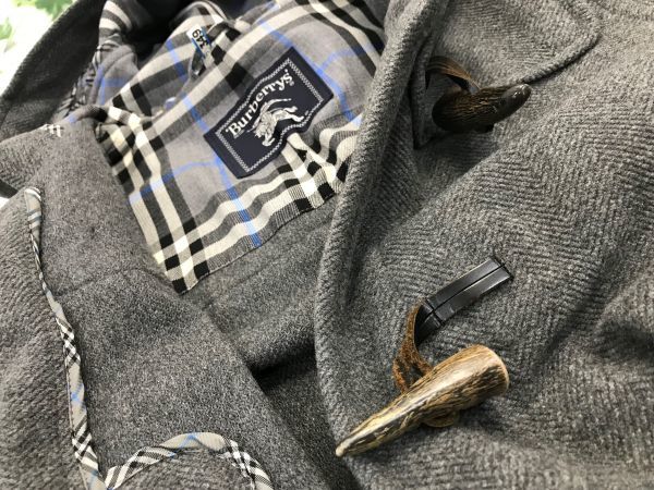 美品　バーバリー Burberrys ダッフルコート ノバチェック柄　グレー ☆大きめダッフル バーバリー BURBERRYS ダッフルコート グレー系ノバ