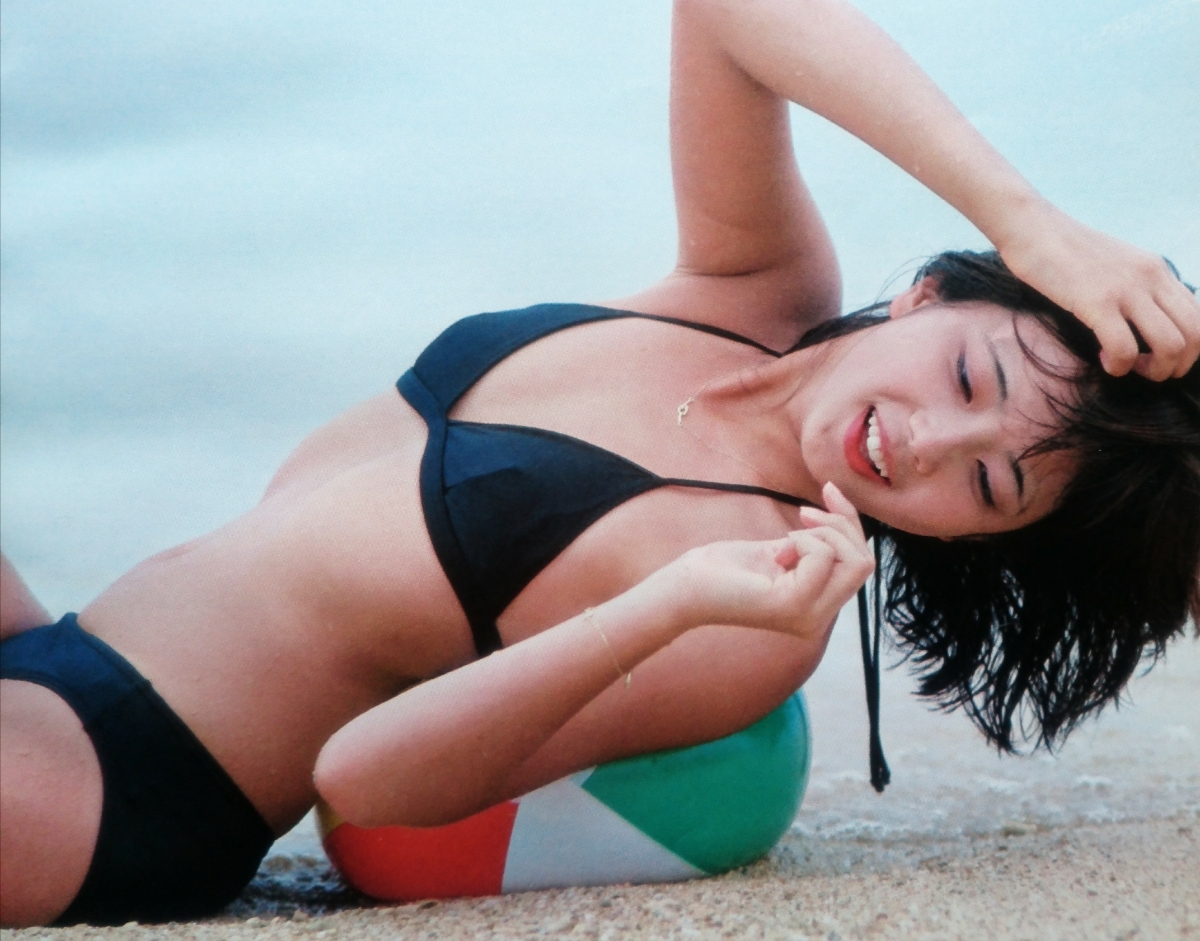 横山エミー 切り抜き2p 赤ビキニ 相本久美子 切り抜き2p 黒ビキニ タレント 売買されたオークション情報 Yahooの商品情報をアーカイブ公開 オークファン Aucfan Com