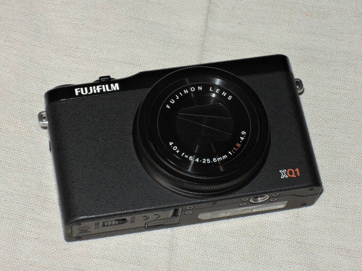 富士フイルム（FUJIFILM）XQ1 美品 !! 革ケース付き !! SALE