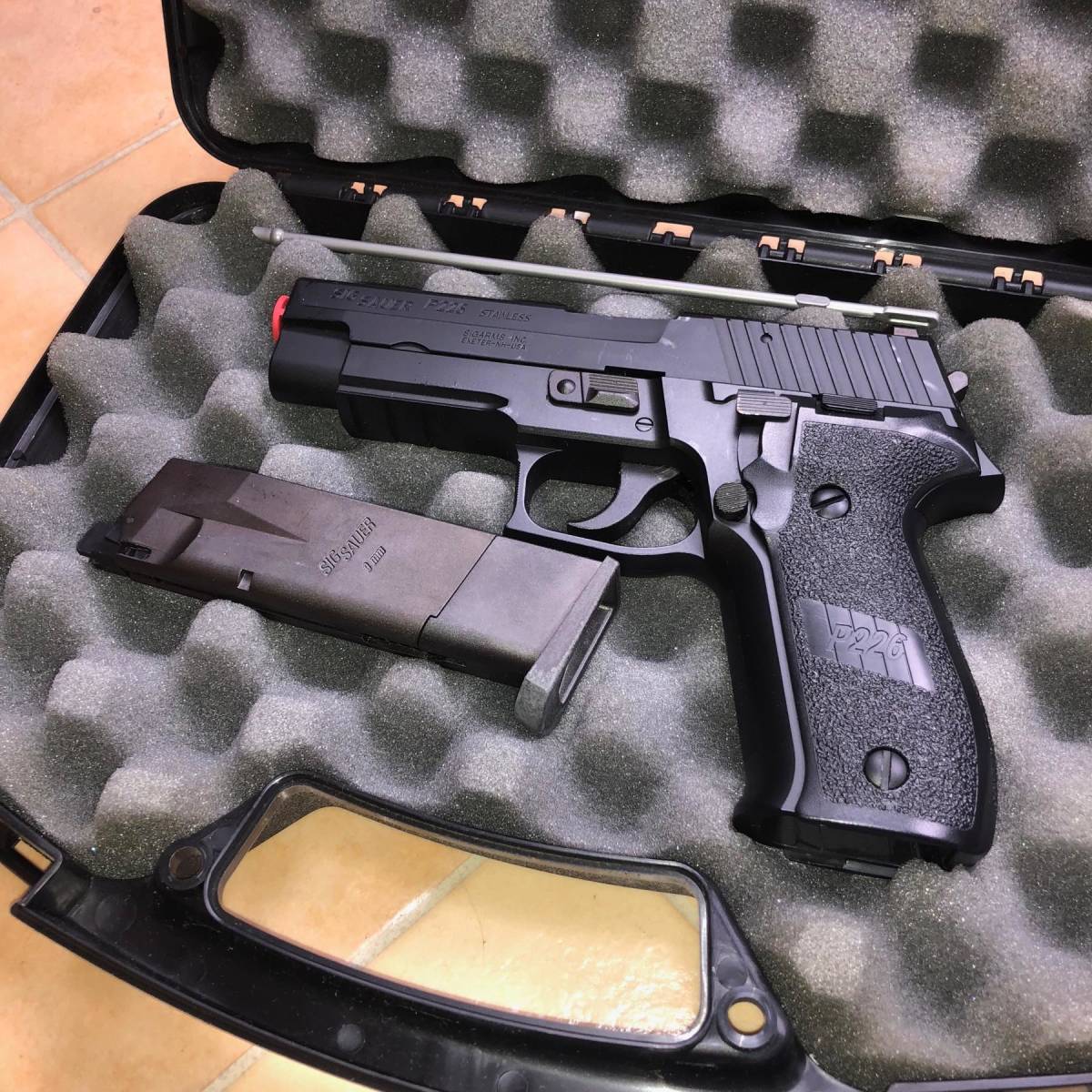 東京マルイ SIG SAUER P226 RAIL ガスガン ガスブロ ハードケース付