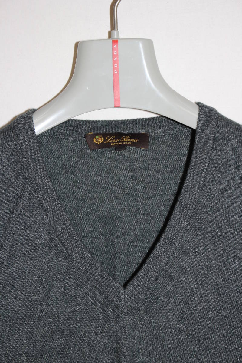 イタリアの高級ブランド、ロロ・ピアーナ（Loro Piana）のカシミヤ素材 Loro Piana ロロ・ピアーナ Vネックニット シルク/カシミヤ