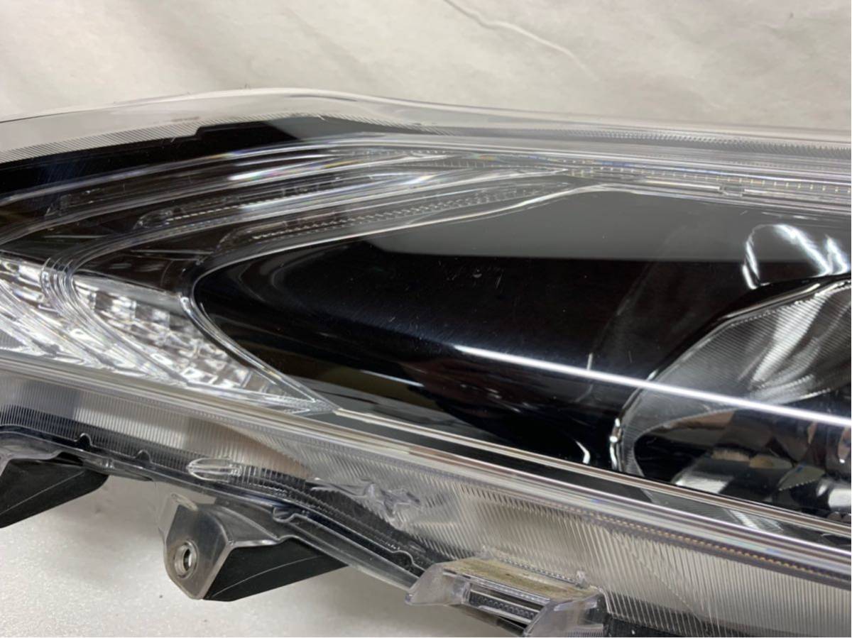 ハリアー ZSU60 前期 純正 LED ヘッドライト 左 KOITO 48-147 D3
