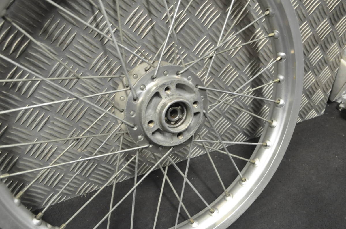 ヤマハ RD50 最終型 フロントホイール S53年式 シルバー＆ゴールド