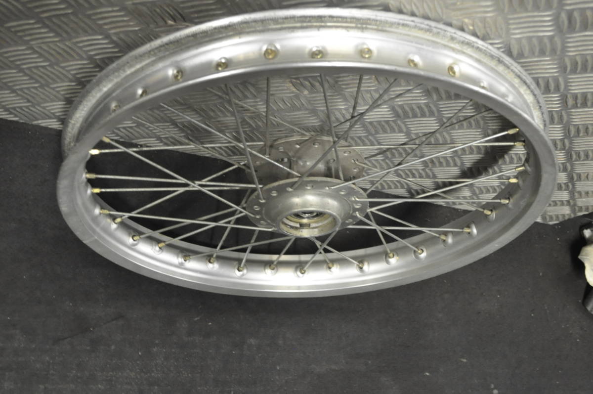 ヤマハ RD50 最終型 フロントホイール S53年式 シルバー＆ゴールド