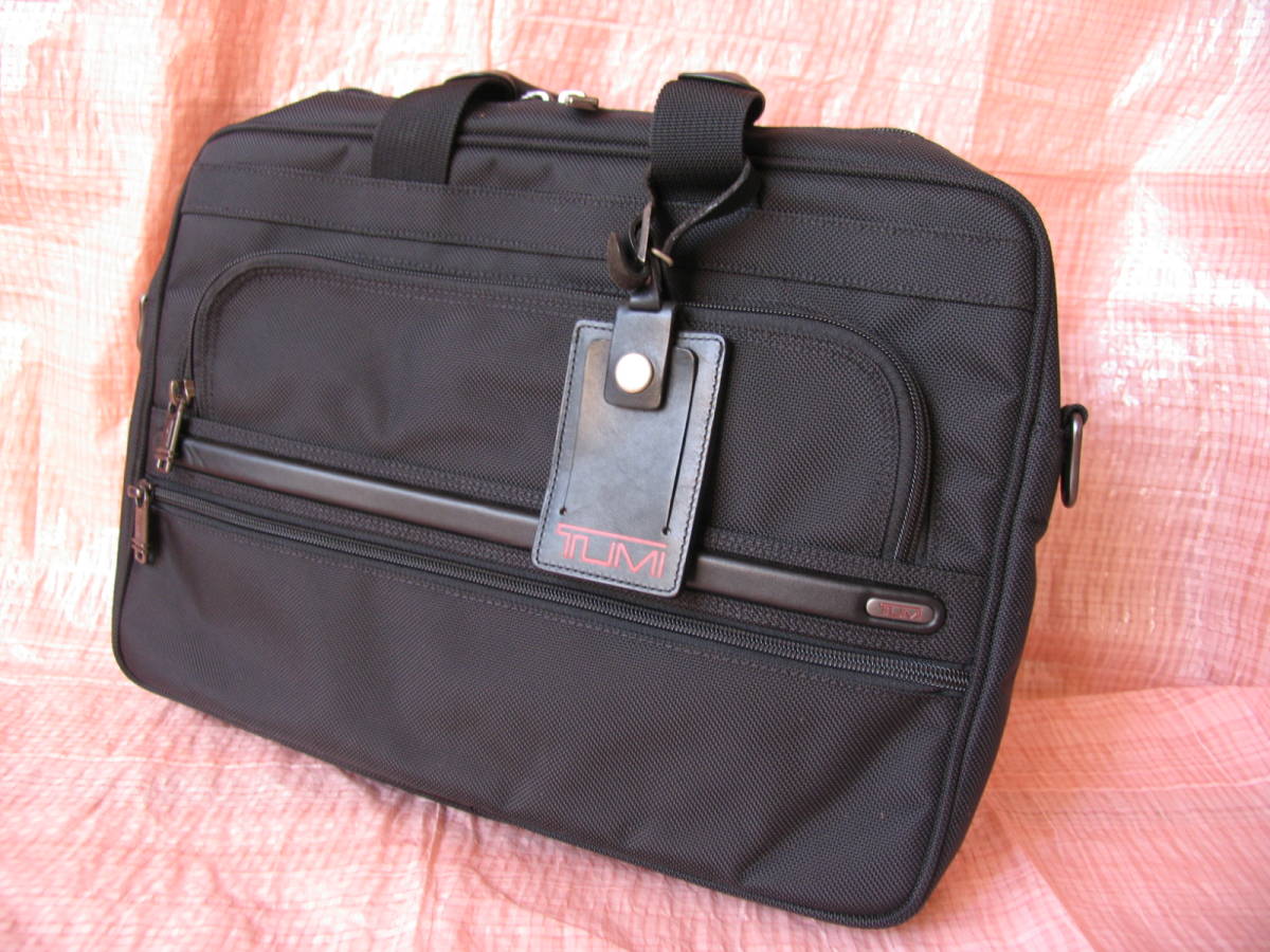 TUMI ビジネスバッグ PCスリーブ・ポーチ付属 2輪キャリーバッグ 