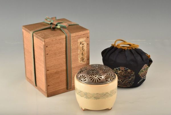玳玻盞天目茶碗 | 鶴田 純久の章 お話 玳玻天目茶碗 文化遺産