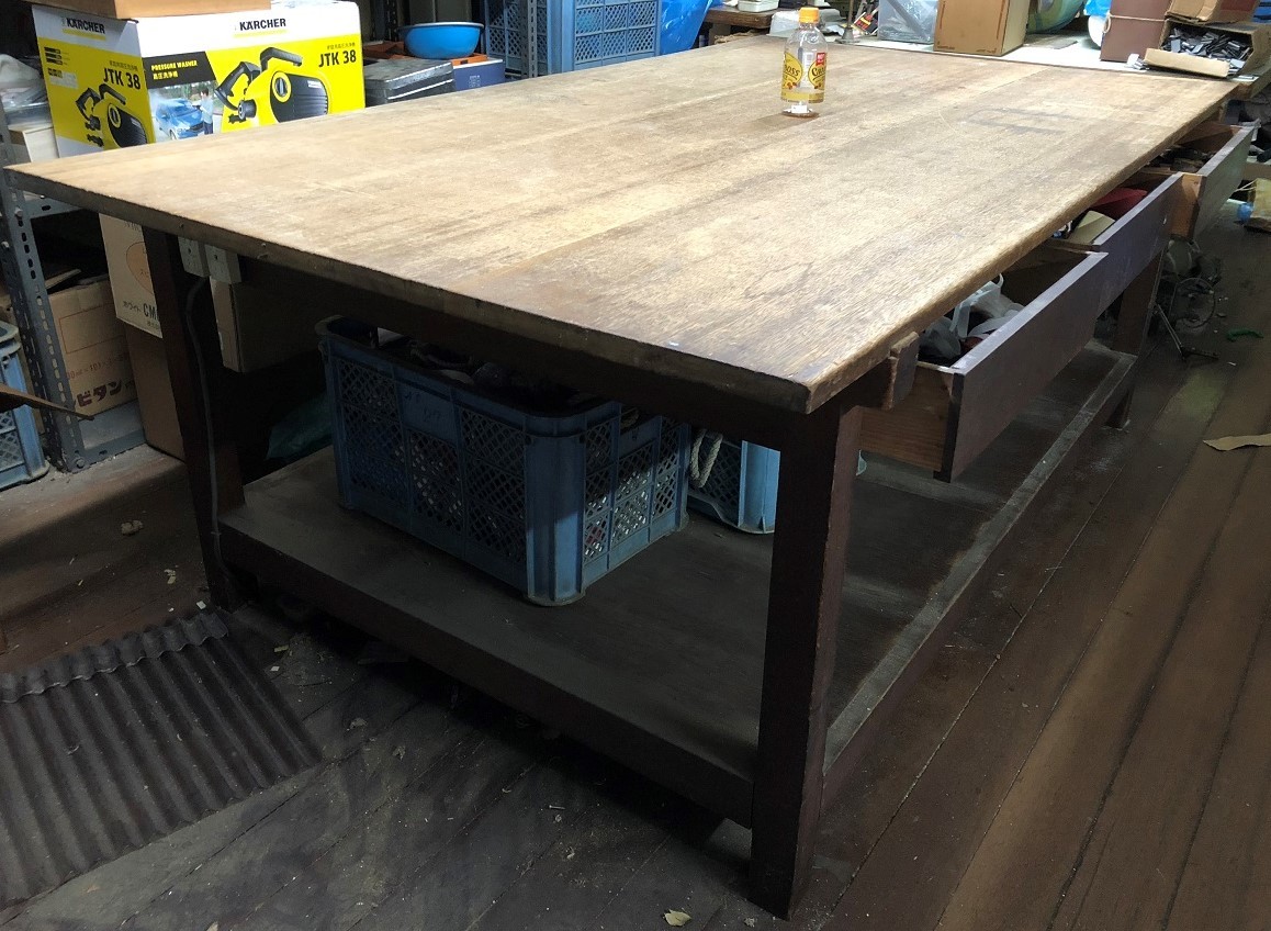 【HOT，爆買い】 47 特大 200&times;105cm 木製作業台 昭和レトロ ヴィンテージ古道具 引き出し片面に3杯&times;2 テーブル 店舗什器 陳列台(日本)｜売買されたオークション情報、yahooの商品情報をアーカイブ公開 - その他