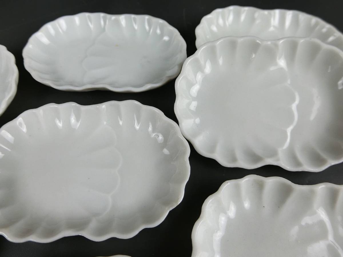 古伊万里　白磁　江戸後期　菊　豆皿 古伊万里 白磁 江戸後期 菊 豆皿 【公式通販】