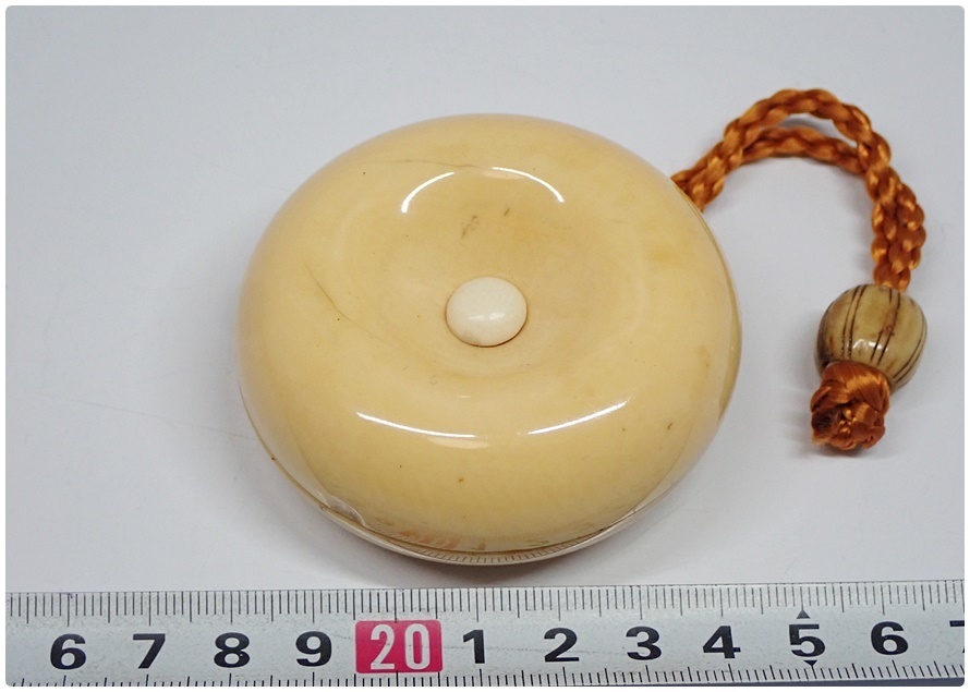 江戸時代　本象牙　大サイズ饅頭根付　直径：6.5cm　重さ：85ｇ　A213　60サイズ