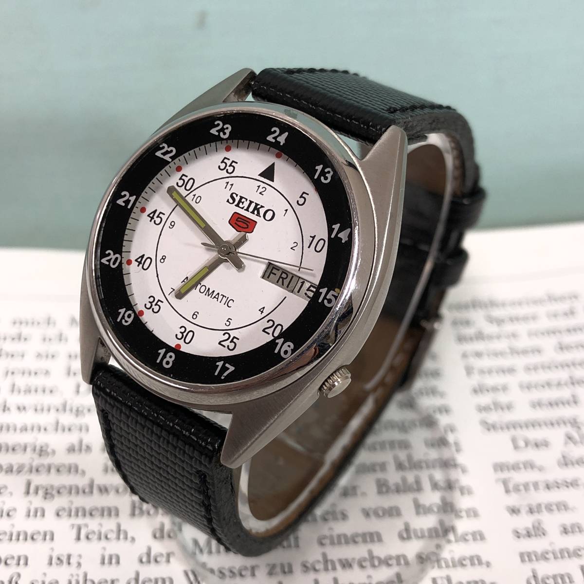 極美品 ★ SEIKO 5 AUTOMATIC ヴィンテージ 腕時計 シルバー ホワイト デイデイト セイコー 自動巻 アンティーク メンズ T133