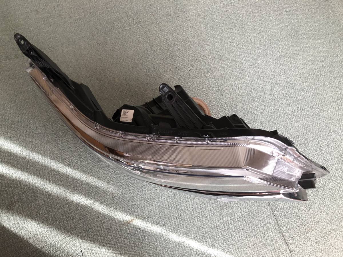ヘッドライト エスクァイア 右 ICHIKOH LED トヨタ 前期 ノア 0 後期