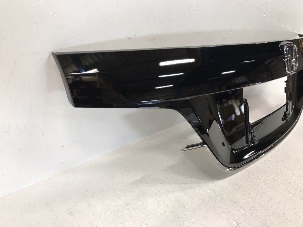 【良品】ジェイド ハイブリッド FR4 純正 リアガーニッシュ ブラック×クロームメッキ 74890-T4R-ZZ10-M1 F27 ジェイド JADE ホンダ リアガーニッシュ ホンダ(純正) スーパーセール20%OFFホンダ