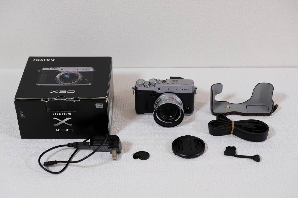 FUJIFILM フジフィルム X30 付属品多数 高級コンデジ FUJIFILM フジフィルム X30 付属品有り 型番：X30 【公式通販】