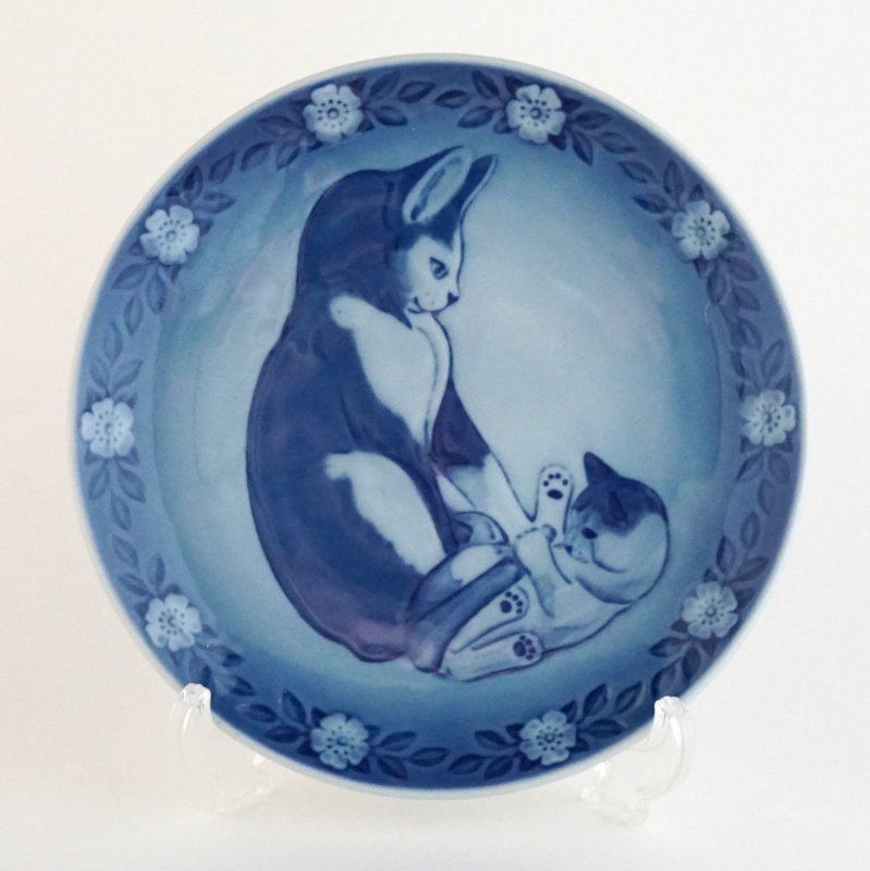 新作，最新作 管理K ロイヤルコペンハーゲン／ROYAL COPENHAGEN 1983年 猫 猫の親子 プレート 絵皿(ロイヤルコペンハーゲン)｜売買されたオークション情報、yahooの商品情報をアーカイブ公開 - オークファン ロイヤルコペンハーゲン