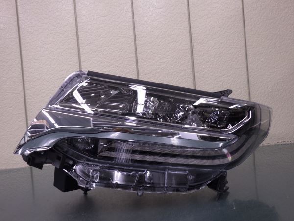 B13442 アルファード 30系 後期 左ライト 3眼LED シーケンシャルターン