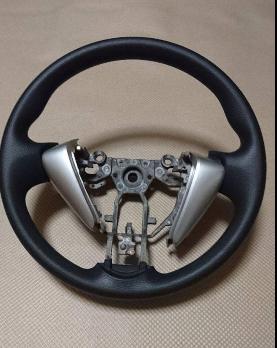 キャラバンNV350ハンドル 購入時よりカバーをしていたで擦れてはいま