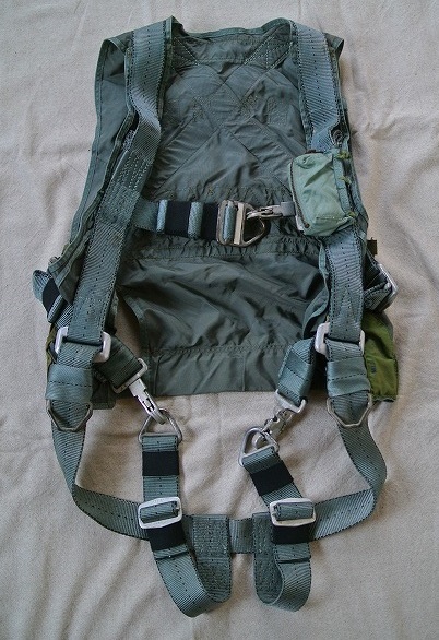 米軍パイロット用パラシュートハーネス