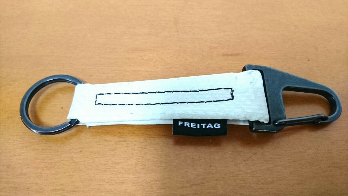  FREITAG キーリング 白 キーホルダー ガラビナ レア男女兼用(キーケース)｜売買されたオークション情報、yahooの商品情報をアーカイブ公開 - オークファン キーケース