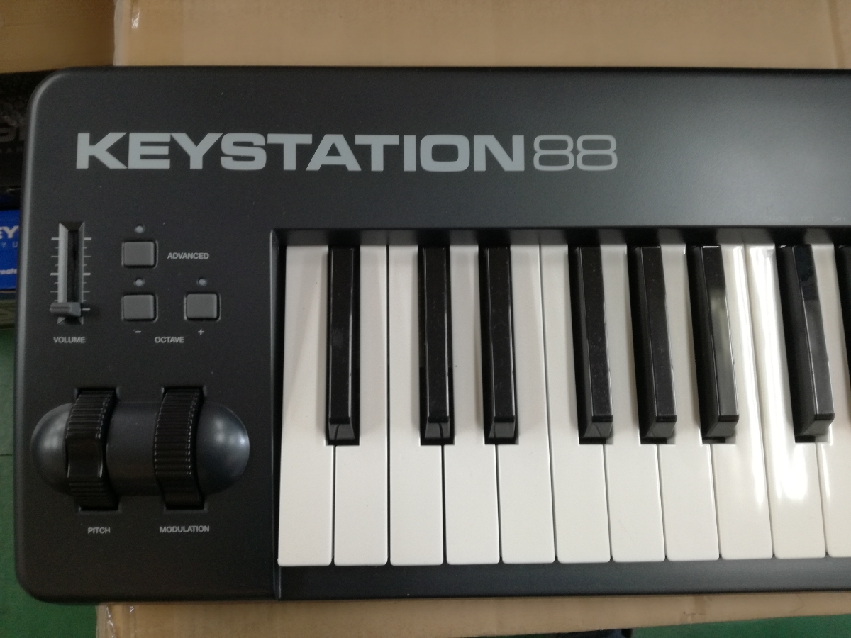 J849 美品中古 送料無料 M-AUDIO エムオーディオ Keystation 88 ベロシティ対応セミウェイト88鍵USB MIDIキーボード 楽曲制作 編曲 