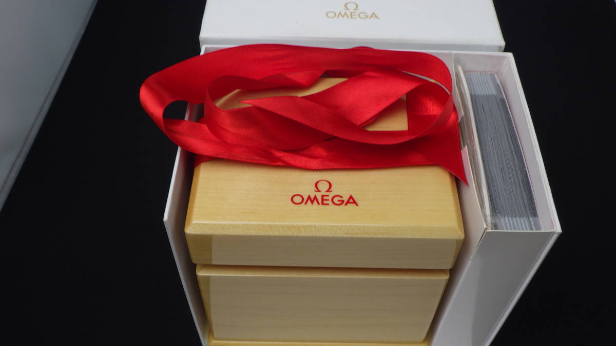 R 196　美品　OMEGA オメガ 高級リボン付き　カードケース・冊子付　箱　BOX