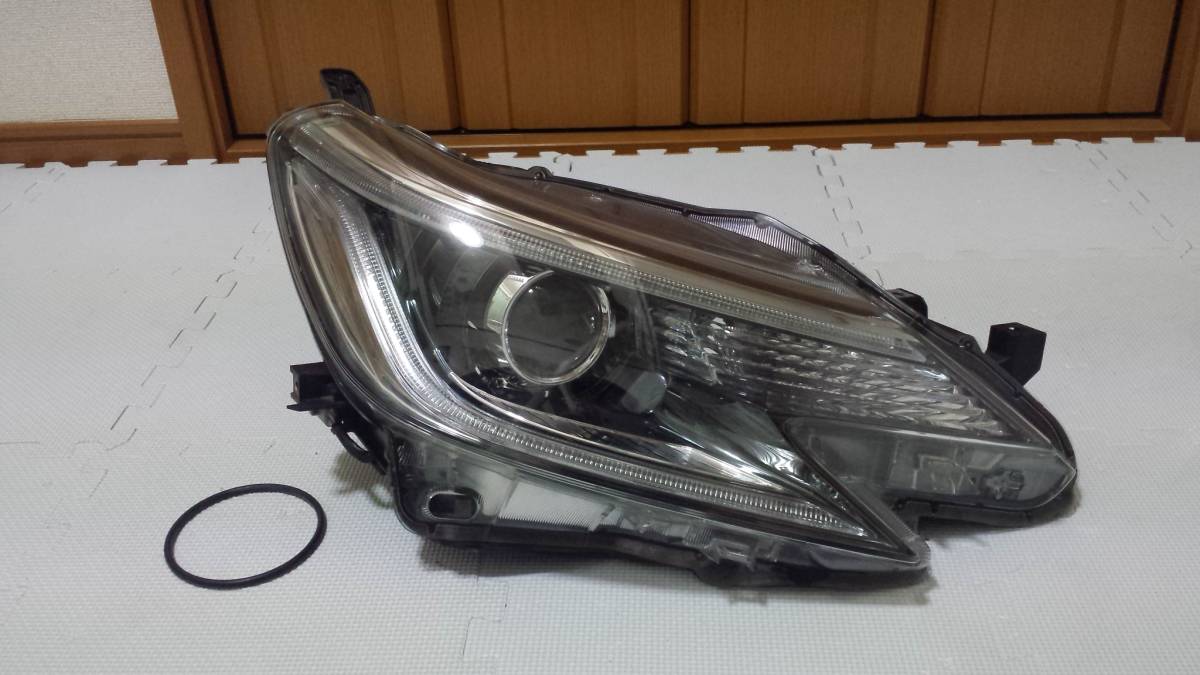☆送料無料☆ 美品 130系 中期 マークX 純正 HID ヘッドライト 右側(